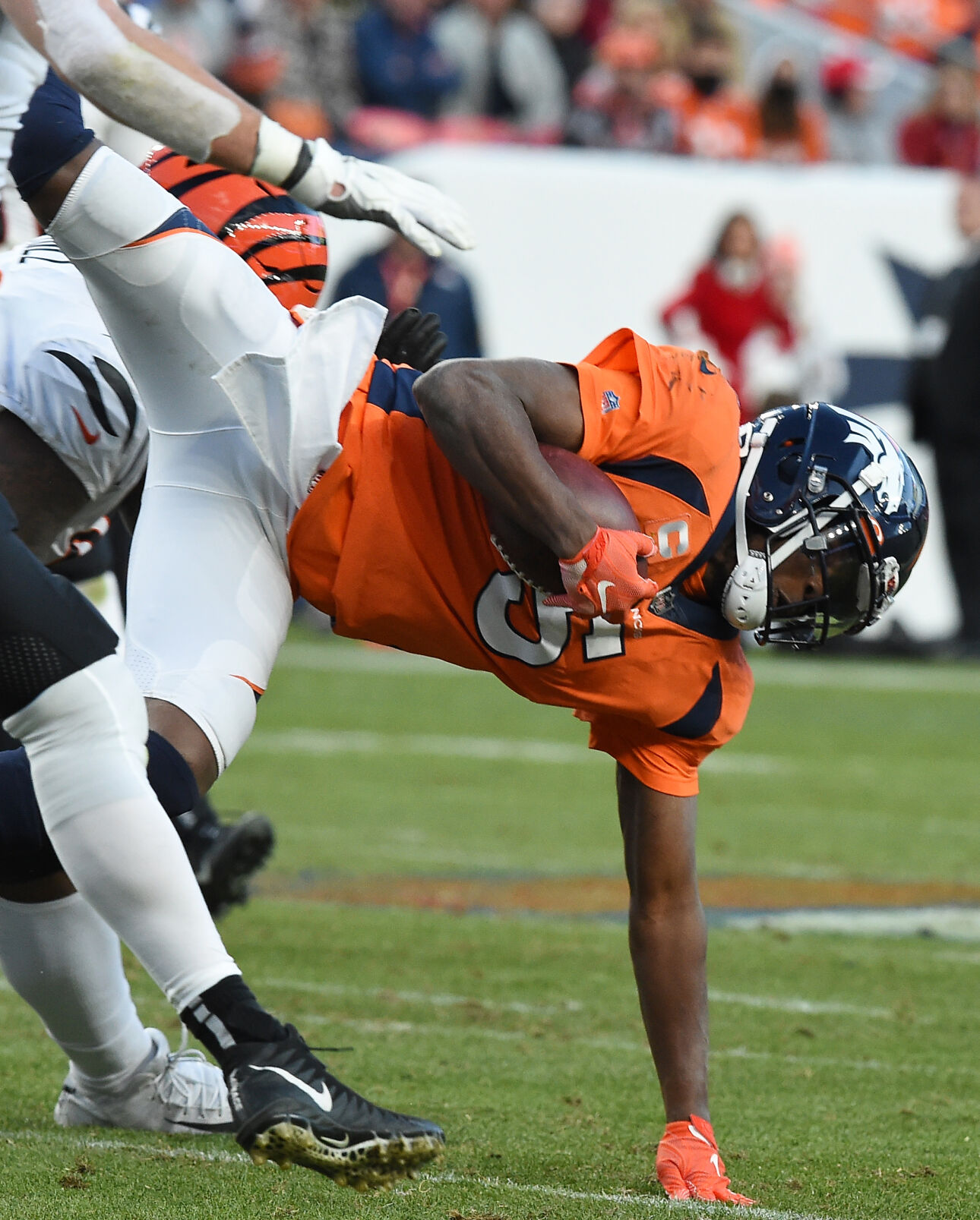 121921-s-dg-bengalsbroncos1617 .jpg
